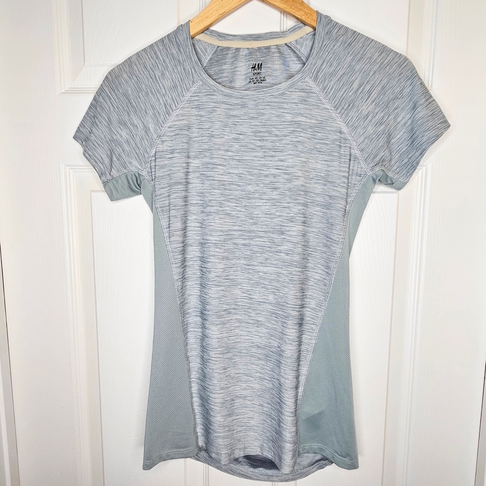 NWOT H&M Sport Women's  Performance T-Shirt Light Gray Size XS
